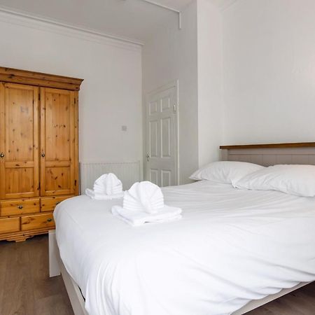 Handpost Lodge Newport  Bagian luar foto