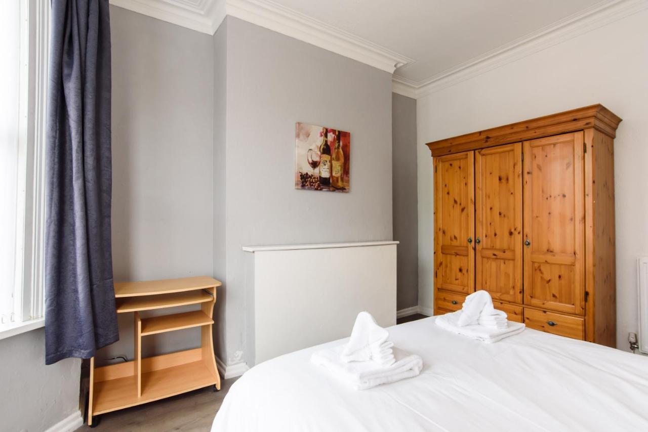 Handpost Lodge Newport  Bagian luar foto