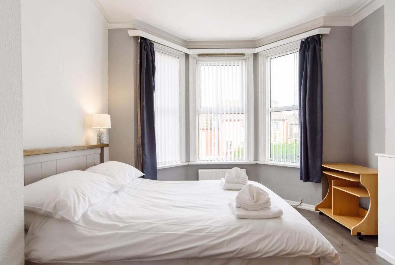 Handpost Lodge Newport  Bagian luar foto