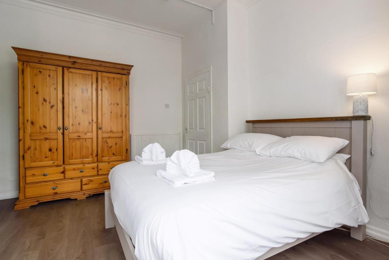 Handpost Lodge Newport  Bagian luar foto