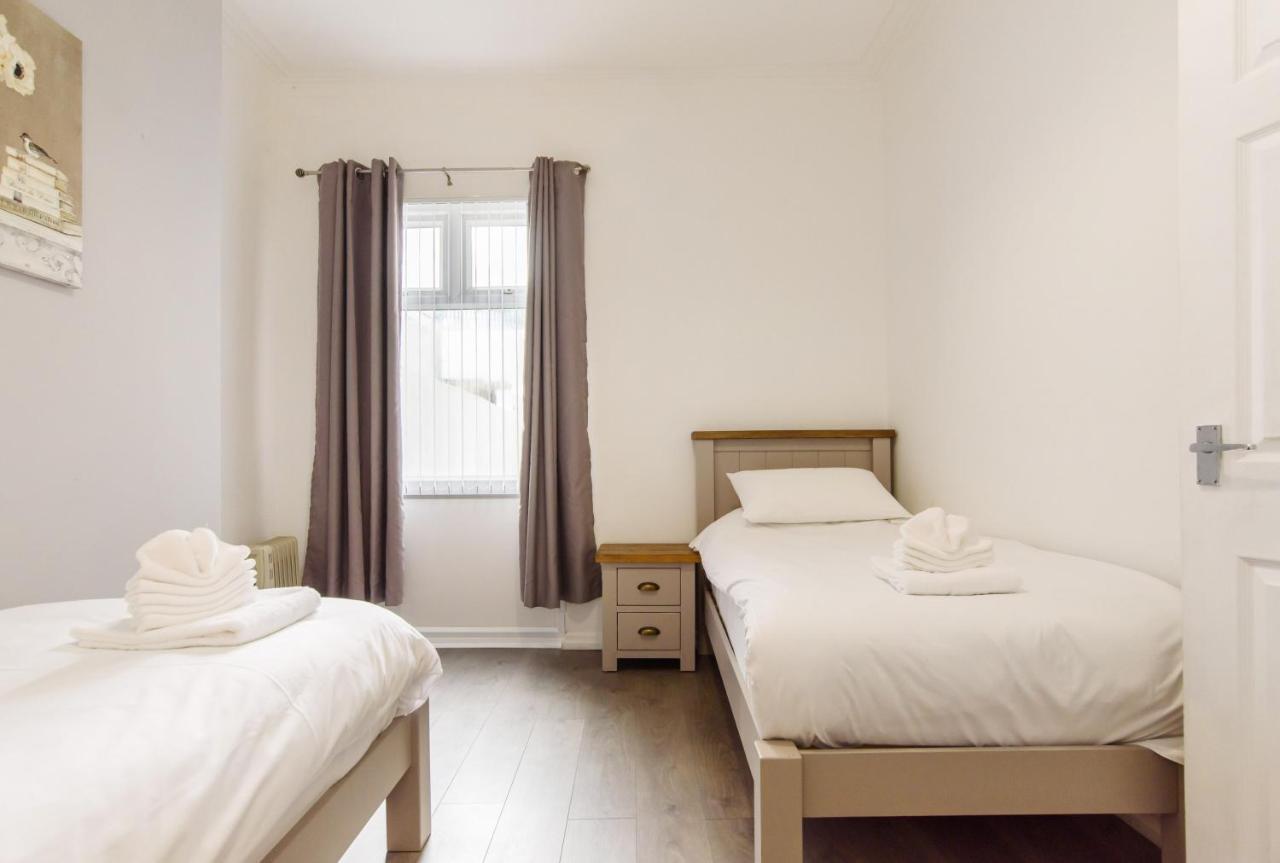 Handpost Lodge Newport  Bagian luar foto