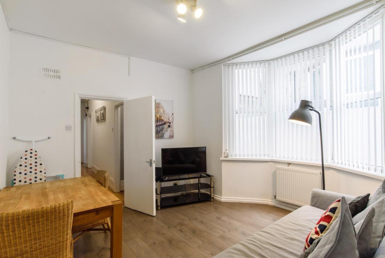 Handpost Lodge Newport  Bagian luar foto