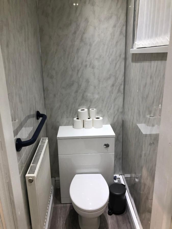 Handpost Lodge Newport  Bagian luar foto