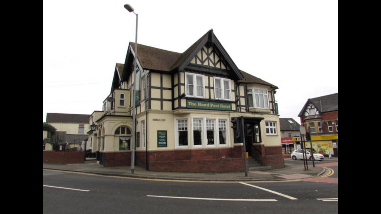 Handpost Lodge Newport  Bagian luar foto
