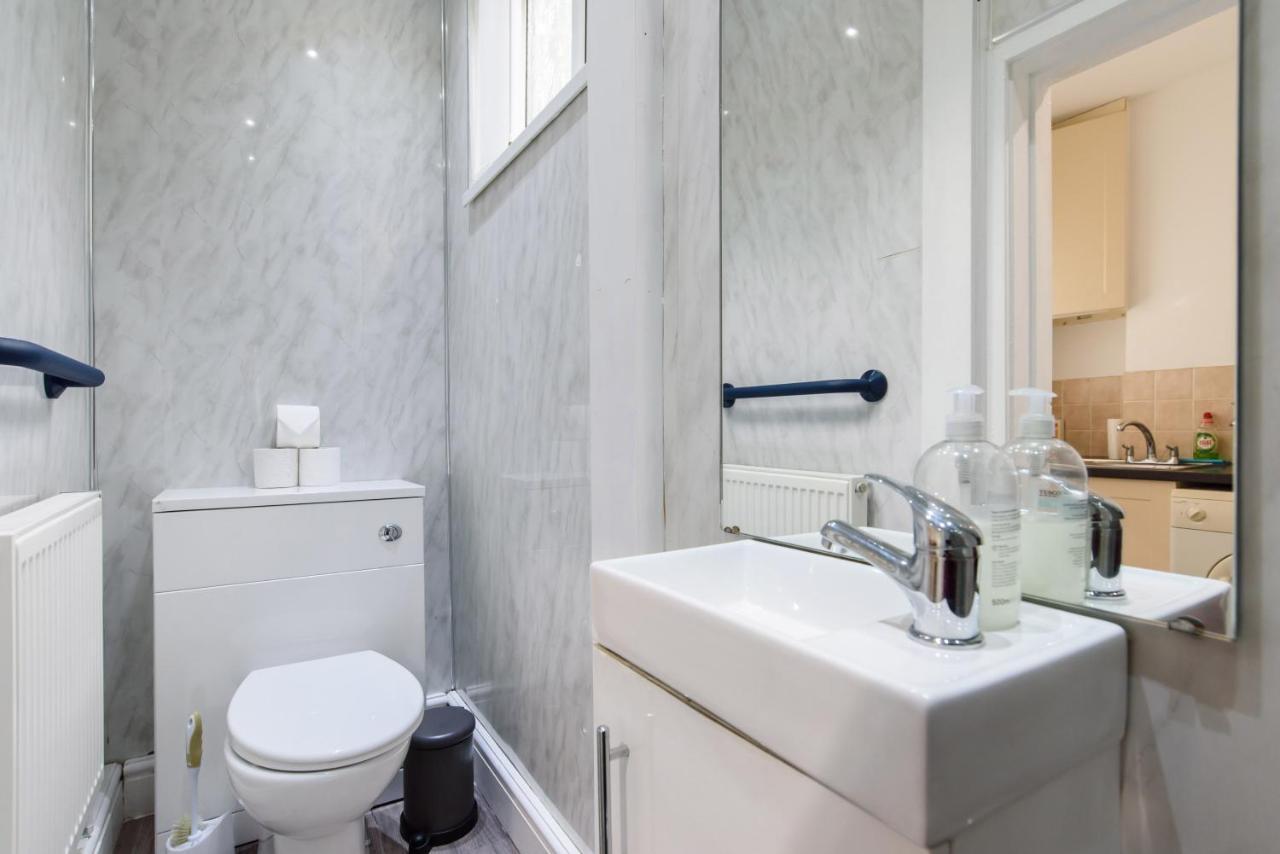 Handpost Lodge Newport  Bagian luar foto