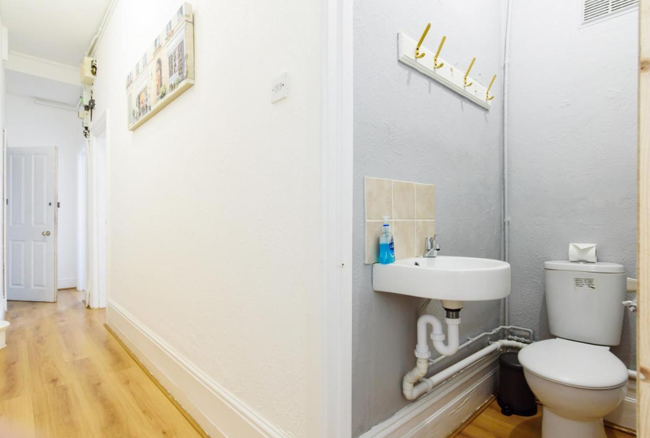 Handpost Lodge Newport  Bagian luar foto